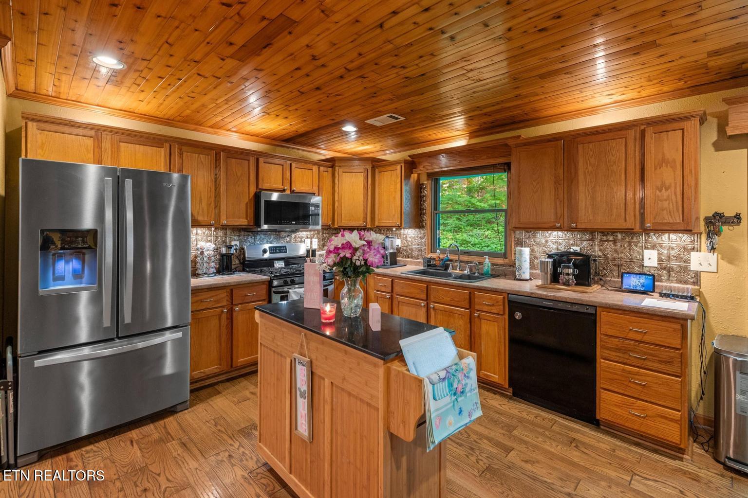 928 East Cross Road Dandridge, TN 37725 - Photo 11 of 41 11