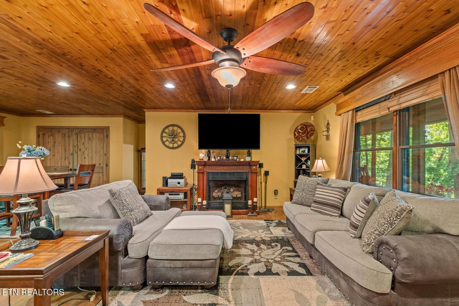 928 East Cross Road Dandridge, TN 37725 - Photo 8 of 41 8