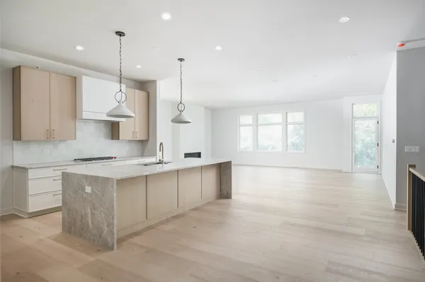 $1,575,000 | 19 Heritage Drive, Highland Park, IL 60035