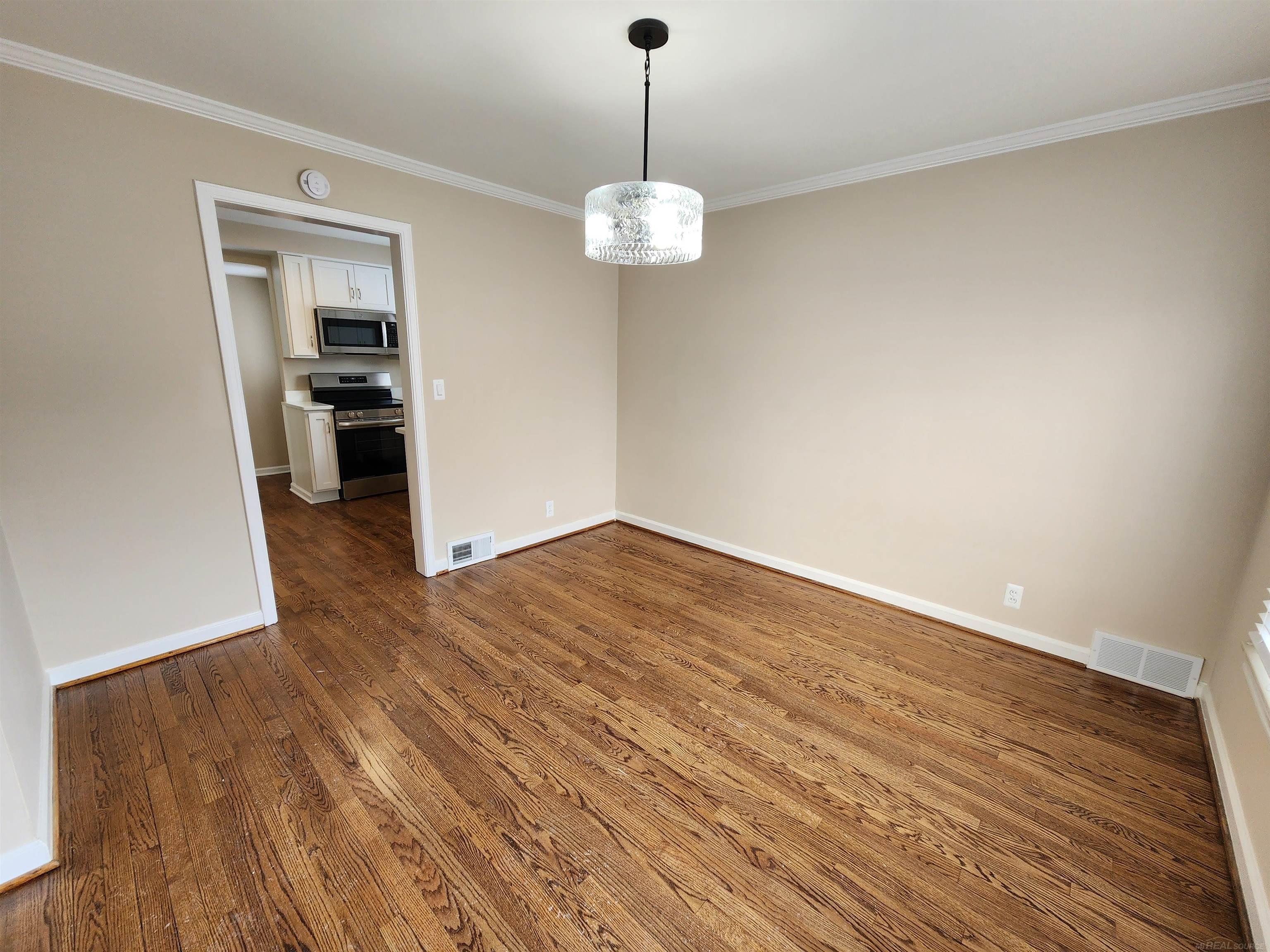 343 Rivard Boulevard Grosse Pointe, MI 48230 - Photo 6 of 31
