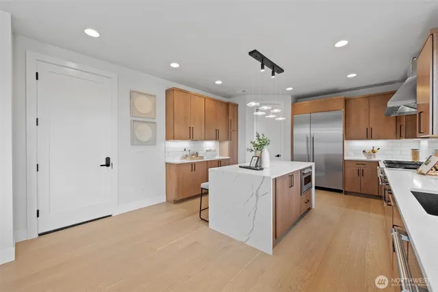 $2,800,000 | 16068 Southeast 44th Court, Bellevue, WA 98006