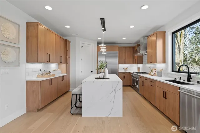 $2,800,000 | 16068 Southeast 44th Court, Bellevue, WA 98006