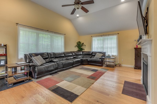 24 Ledge Road Chelmsford, MA 01863 - Photo 12 of 30