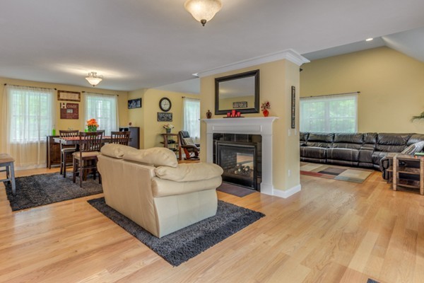 24 Ledge Road Chelmsford, MA 01863 - Photo 10 of 30