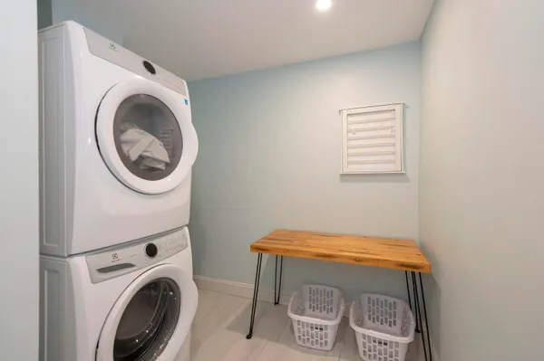 a view of livingroom with washer and dryer