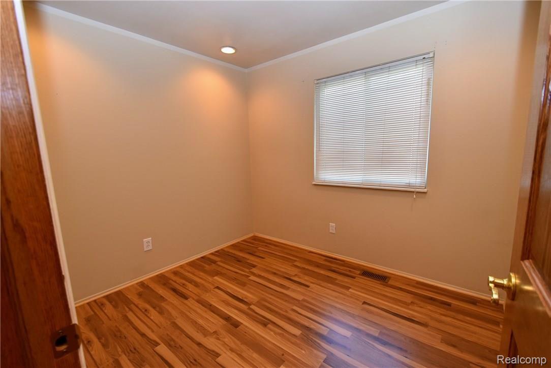 1418 Belsay Road Burton, MI 48509 - Photo 23 of 39 DSC_5541.jpg