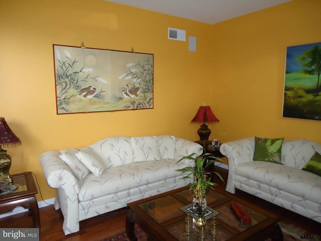 194 Ridgefield Drive, Unit C5 York, PA 17403 - Photo 5 of 6 Gallery Image 5
