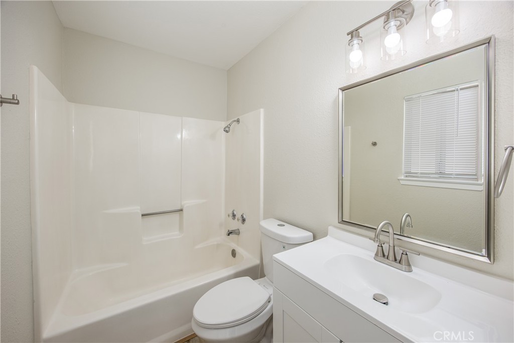 20923 Rambling Road Apple Valley, CA 92308 - Photo 10 of 13 Primary Bathroom