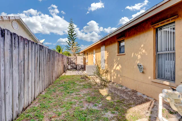 a view of a backyard with pathway