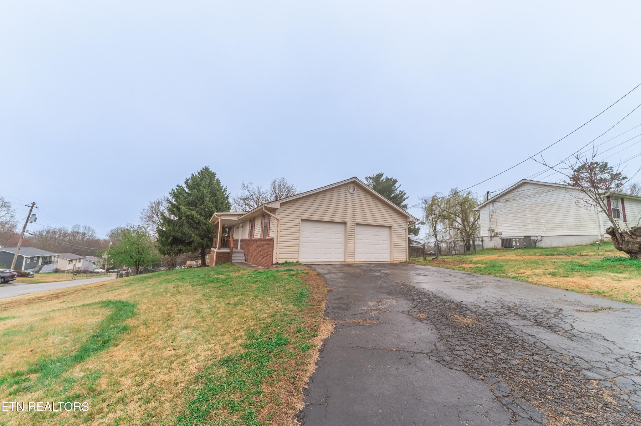 3424 Inverness Road Knoxville, TN 37931 - Photo 3 of 30 Gallery Image 3