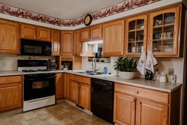 $169,900 | 920 Andover Court Southeast, Grand Rapids, MI 49508