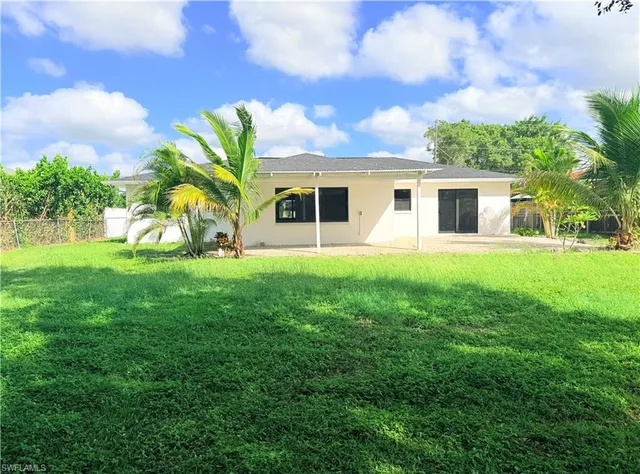 a view of a house with a backyard