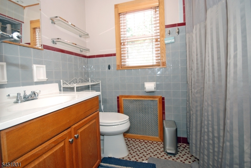131 Weiss Terrace Raritan, NJ 08869 - Photo 16 of 40 Gallery Image 16