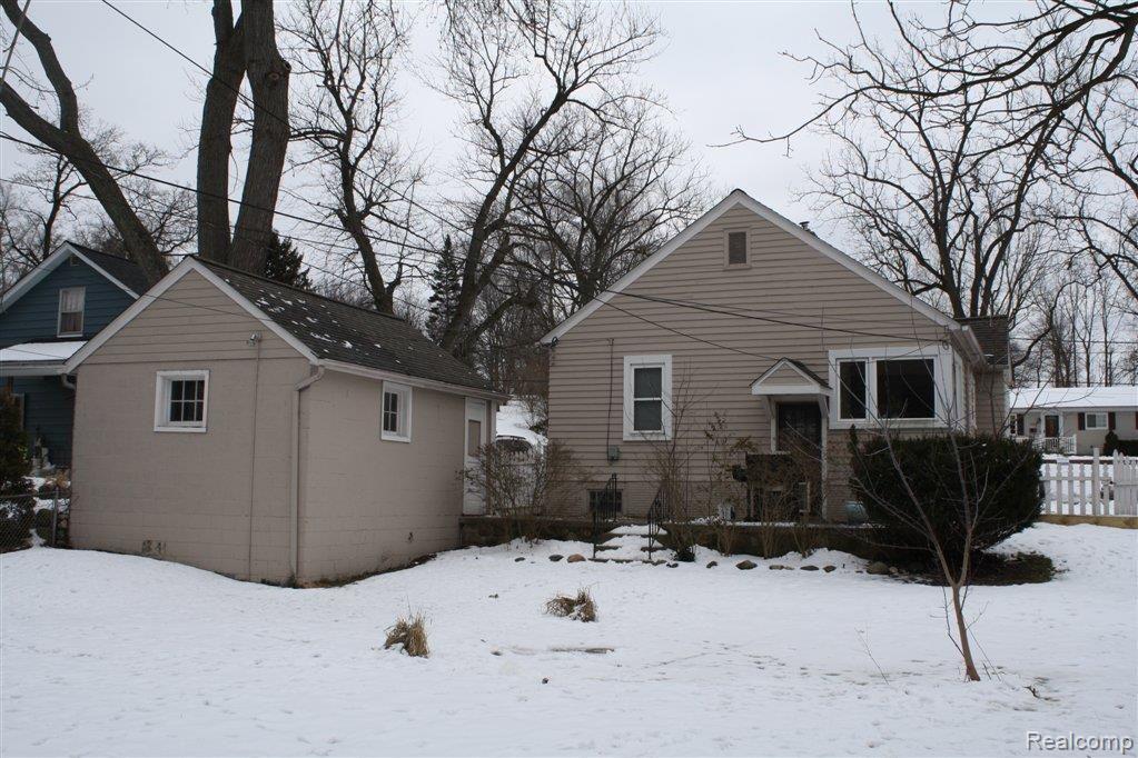 133 Lysander Street Rochester, MI 48307 - Photo 5 of 19 Back wGarage.JPG