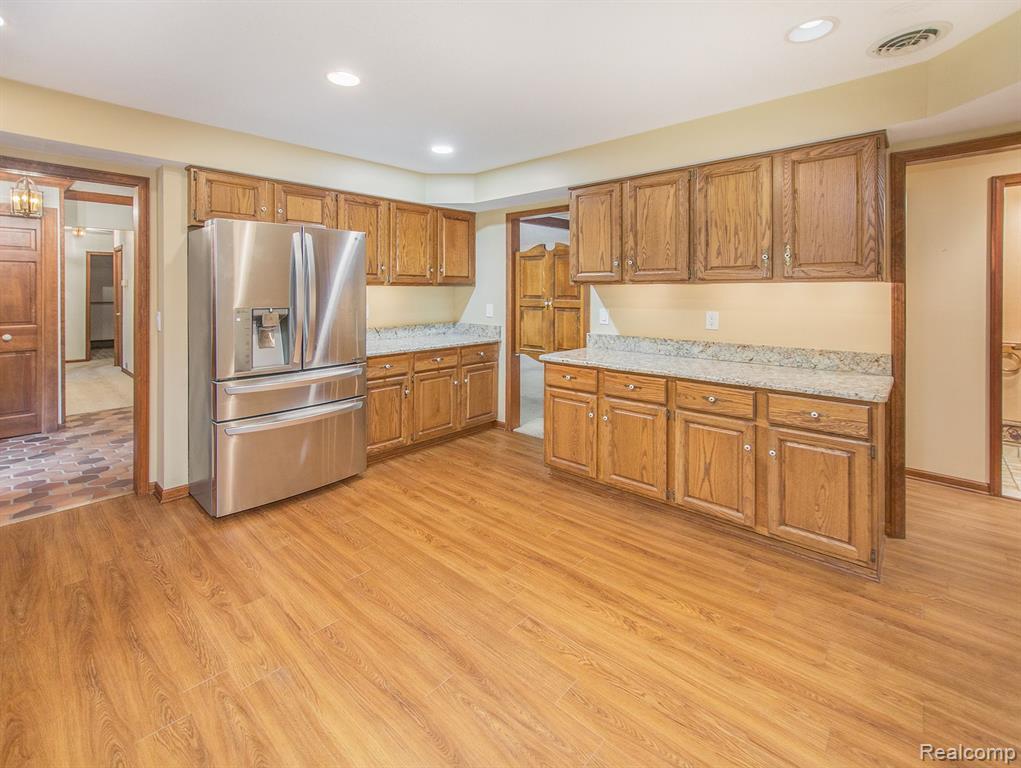3550 Winter Creek Road Rochester Hills, MI 48307 - Photo 3 of 28
