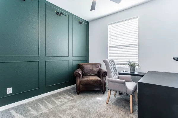 a view of a house with backyard