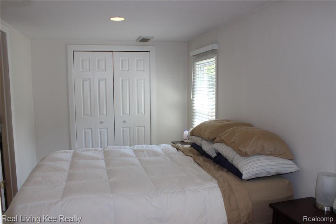 556 Curzon Road Rochester, MI 48307 - Photo 32 of 49 Good closet space!