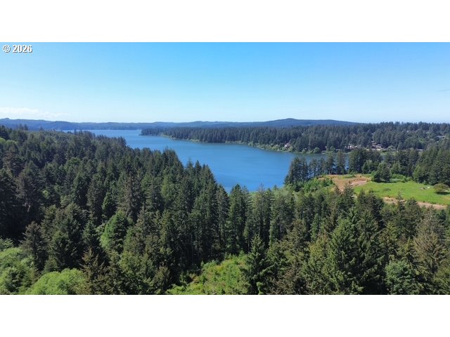 400 Erhart Road Florence, OR 97439 - Photo 15 of 16 a open area with a outdoor space