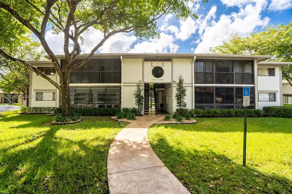 $1,675 | 10869 West Clairmont Circle, Unit 209, Tamarac, FL 33321