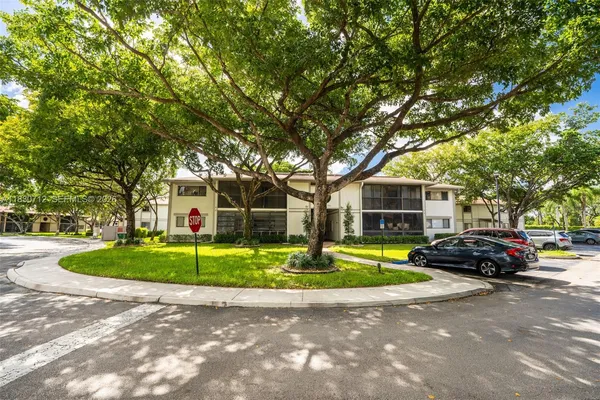 $1,675 | 10869 West Clairmont Circle, Unit 209, Tamarac, FL 33321