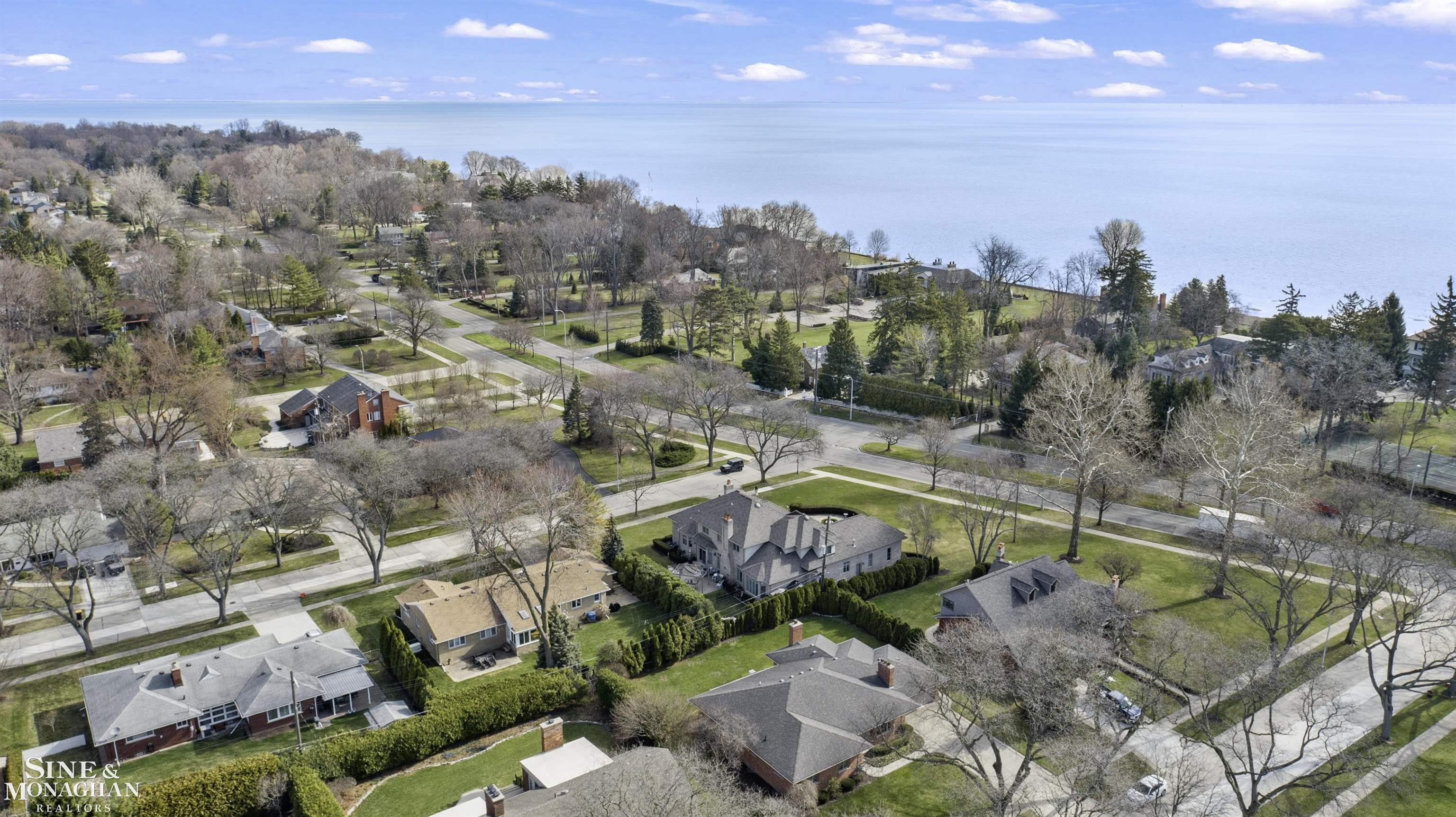 520 Roslyn Road Grosse Pointe, MI 48236 - Photo 4 of 55 50171369-f0a99aae-2553-47c5-ac2a-5884925dbbb7.JPG