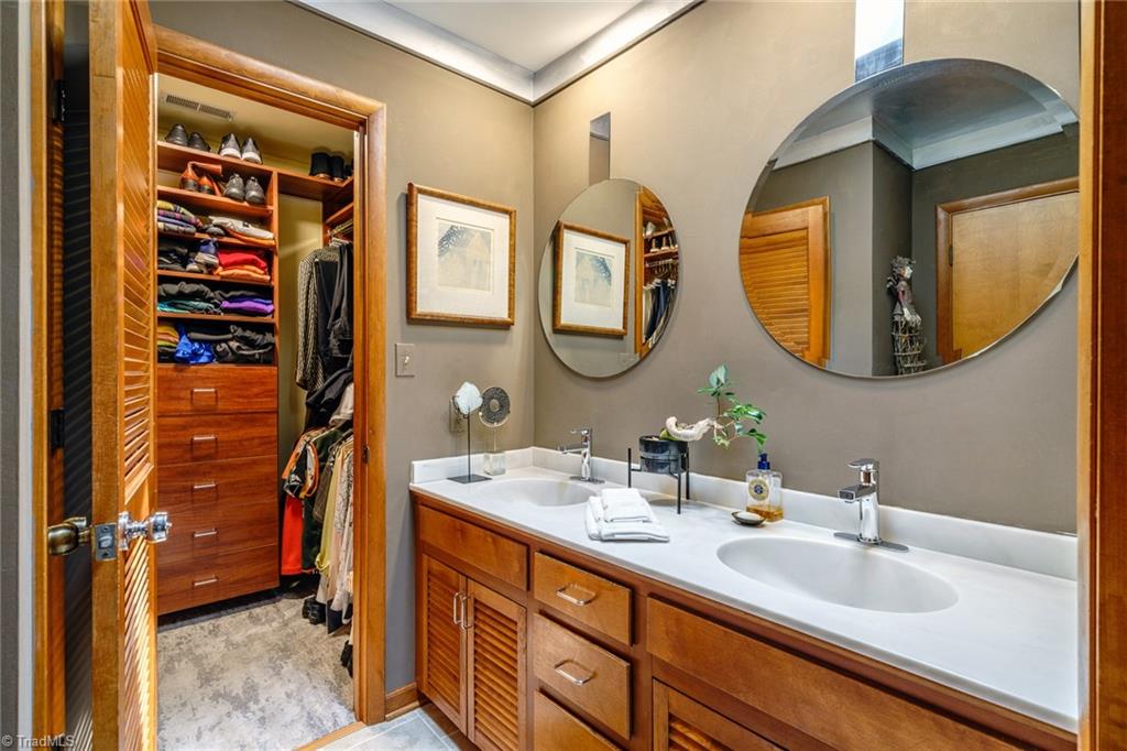 9069 Lasater Road Clemmons, NC 27012 - Photo 16 of 23 Primary Bath and Closet