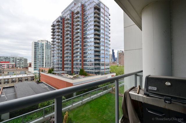 1629 South Prairie Avenue, Unit 809 Chicago, IL 60616 - Photo 16 of 24 a view of outdoor space with seating area