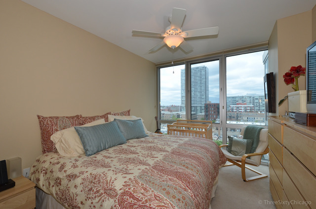 1629 South Prairie Avenue, Unit 809 Chicago, IL 60616 - Photo 9 of 24 a bedroom with a large bed and a large window