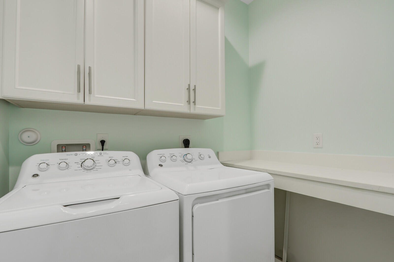622 Inlet Waters Circle Jupiter, FL 33477 - Photo 42 of 93 Laundry Room