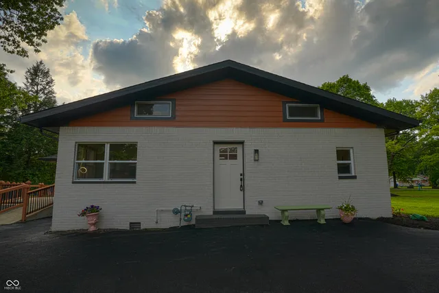 $629,999 | 1537 Greer Dell Road, Indianapolis, IN 46260