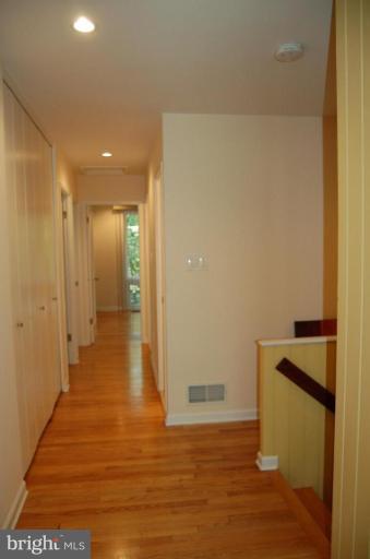 3938 Rickover Road Silver Spring, MD 20902 - Photo 3 of 28 Entrance / Foyer