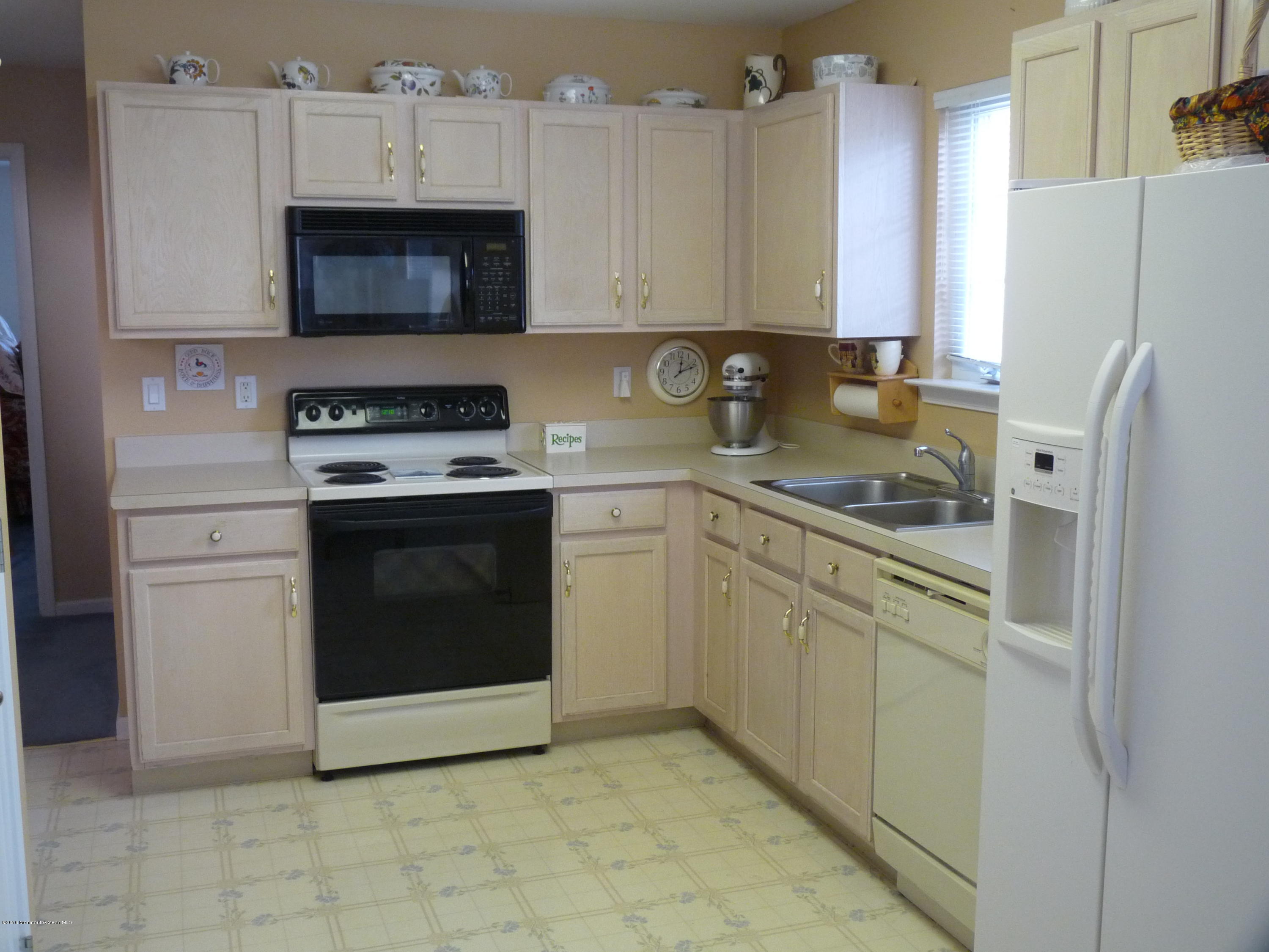 14 Clear Lake Road Whiting, NJ 08759 - Photo 9 of 29 Full Appliance Package