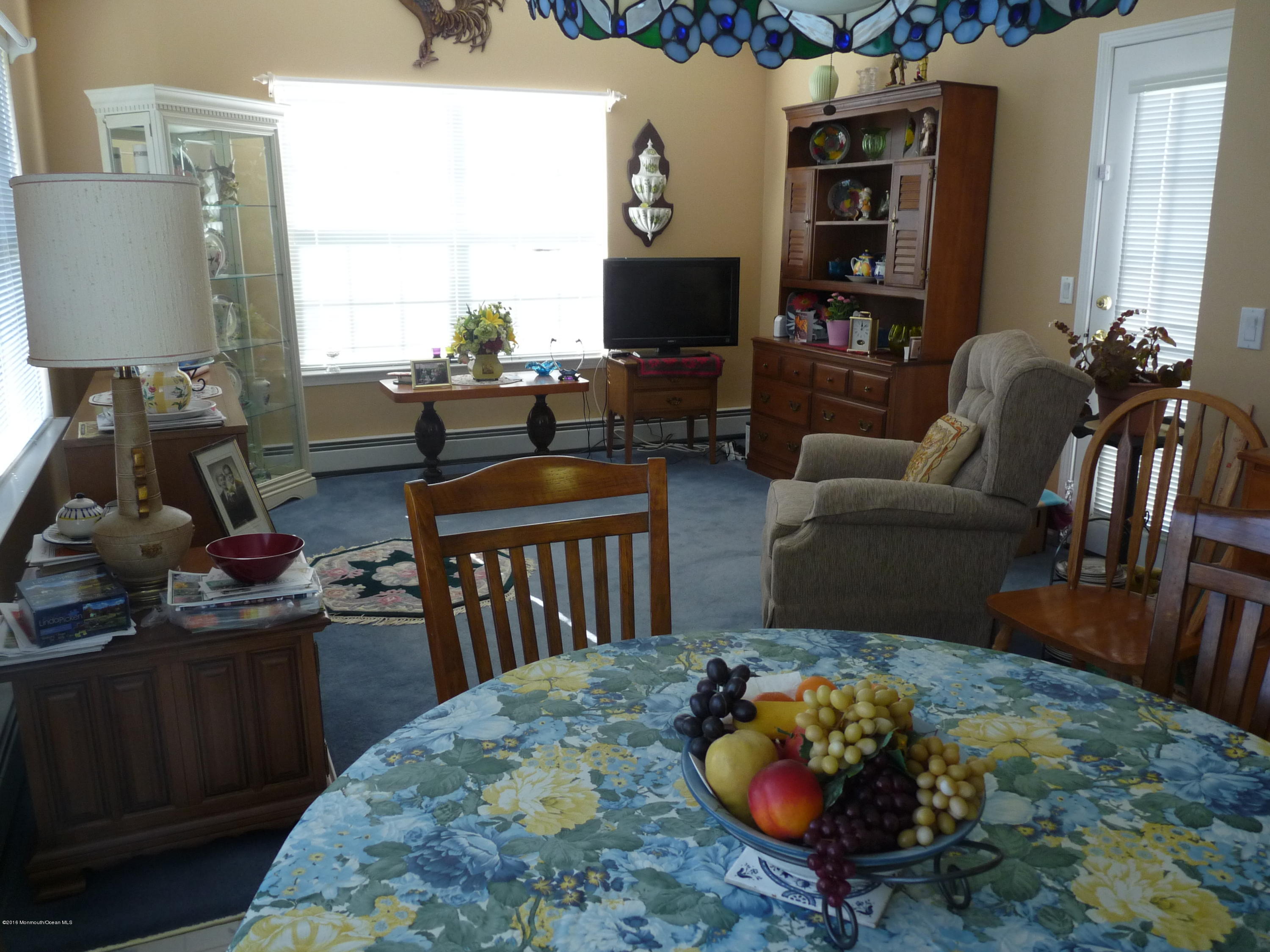 14 Clear Lake Road Whiting, NJ 08759 - Photo 10 of 29 Bonus or Family room adjoins kitchen