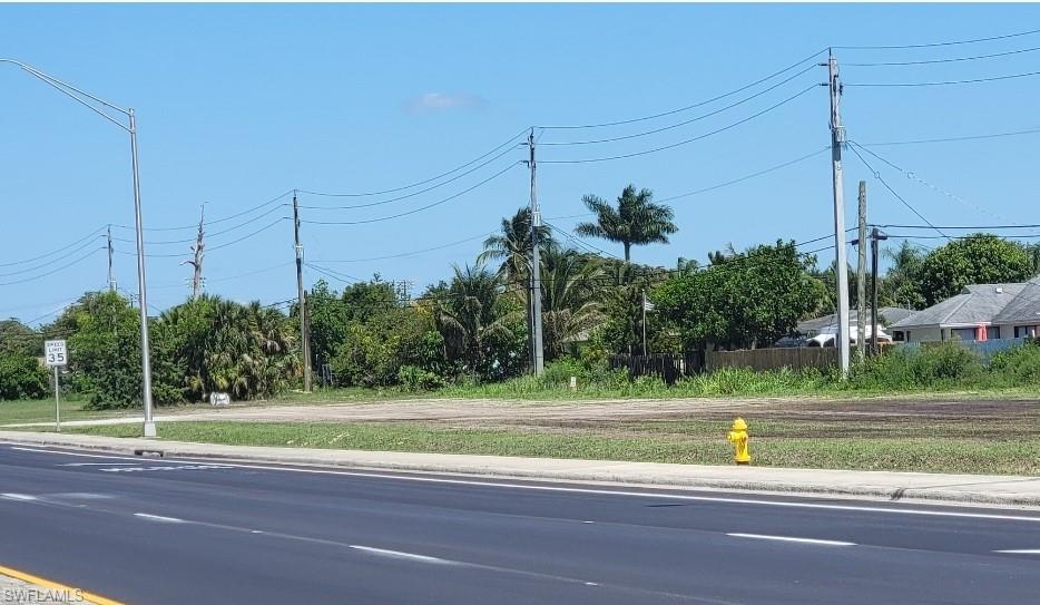 5472 Golden Gate Parkway Naples, FL 34116 - Photo 4 of 4 a view of a tennis court