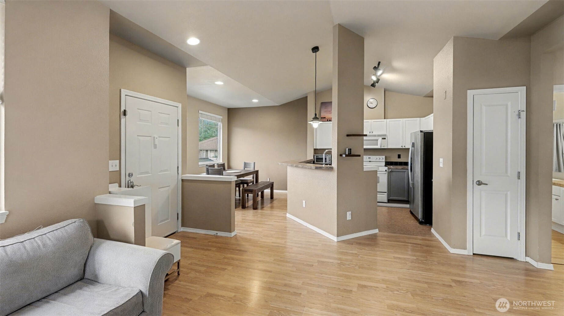 1500 South 18th Street, Unit S202 Renton, WA 98055 - Photo 4 of 28