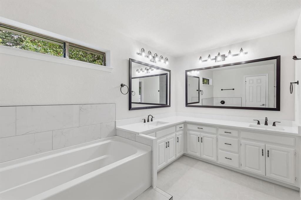 19 Timbergreen Circle Denton, TX 76205 - Photo 21 of 40 a bathroom with a double vanity sink mirror and bathtub