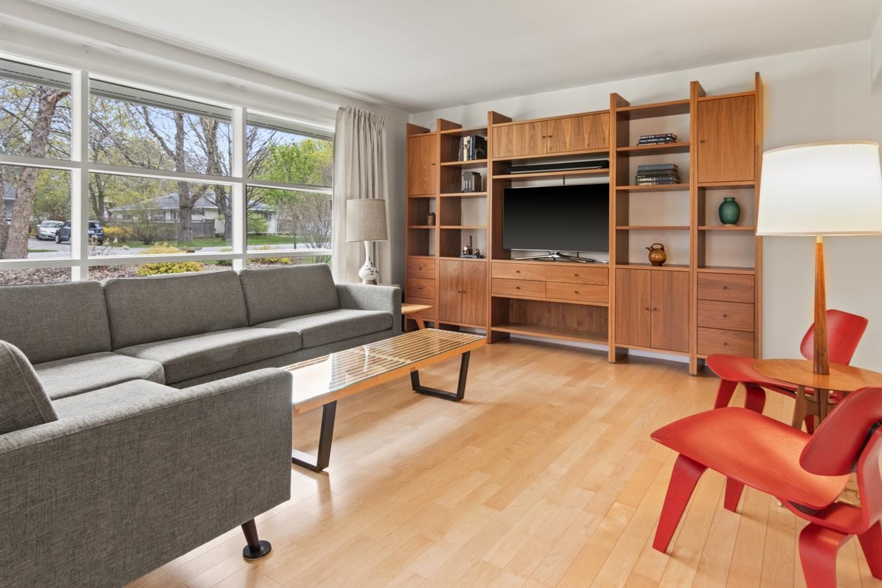 645 Sheridan Road Traverse City, MI 49686 - Photo 13 of 46 1921751-747269ac-f048-4488-bb73-b2910fddbe0c.JPG