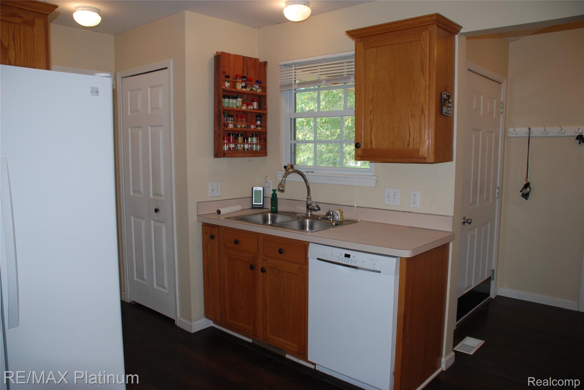 6420 Woodbrook Road Linden, MI 48451 - Photo 9 of 32 DSC_1048.JPG