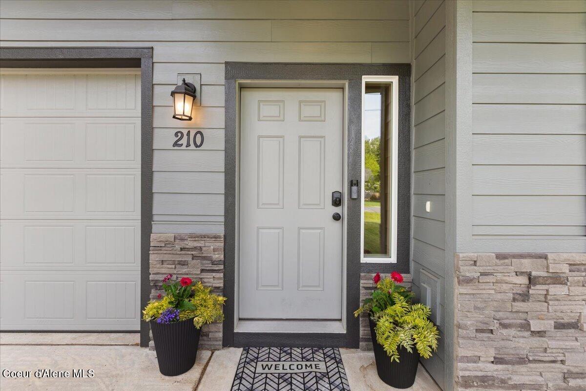 210 4th Street Dover, ID 83825 - Photo 14 of 70 14-Front Entrance