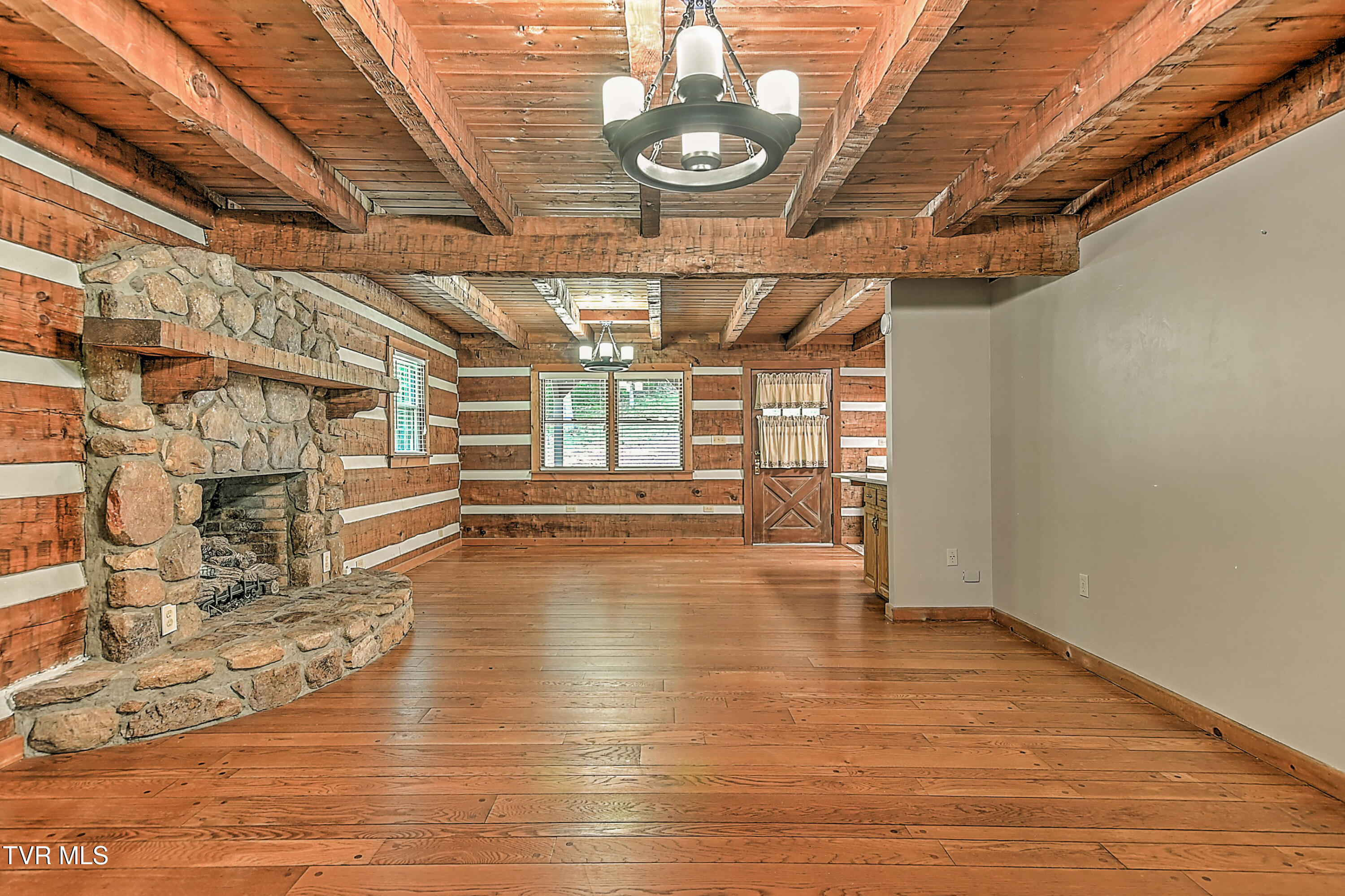 375 Lick Hollow Road Greeneville, TN 37743 - Photo 4 of 40 Open Living