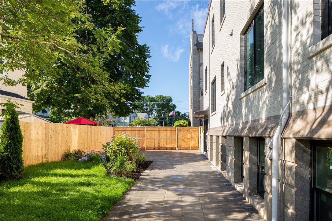 2 Eastnor Road, Unit B Newport, RI 02840 - Photo 12 of 20