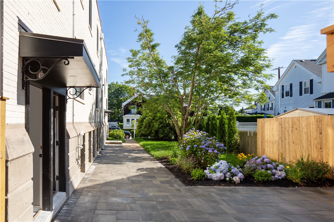 2 Eastnor Road, Unit B Newport, RI 02840 - Photo 13 of 20