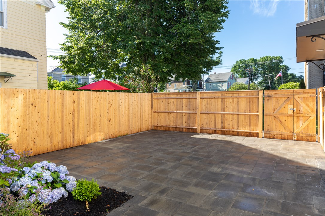 2 Eastnor Road, Unit B Newport, RI 02840 - Photo 14 of 20