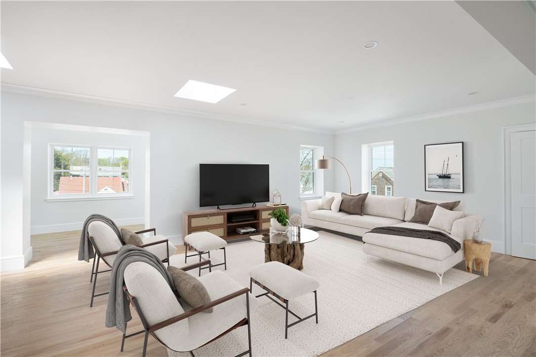 2 Eastnor Road, Unit B Newport, RI 02840 - Photo 4 of 20