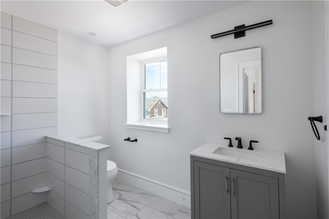 2 Eastnor Road, Unit B Newport, RI 02840 - Photo 8 of 20