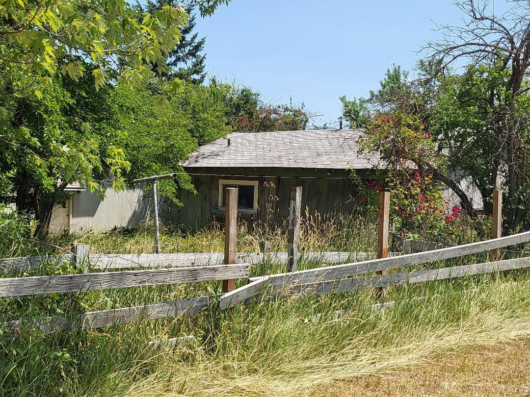 845 Carpenter Hill Road Medford, OR 97501 - Photo 17 of 23 Outbuilding