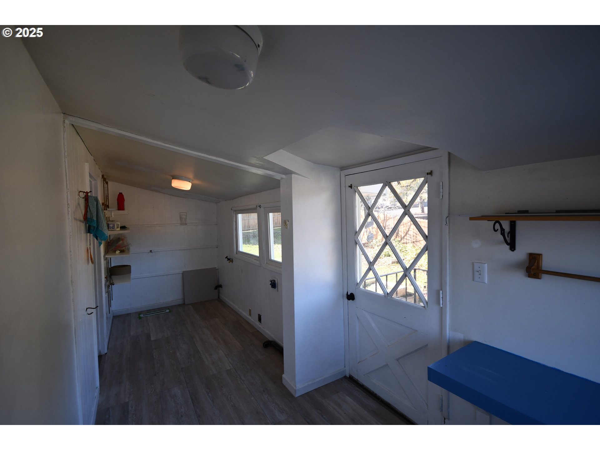 4233 Chenoweth Road The Dalles, OR 97058 - Photo 19 of 46 a view of an empty room and window