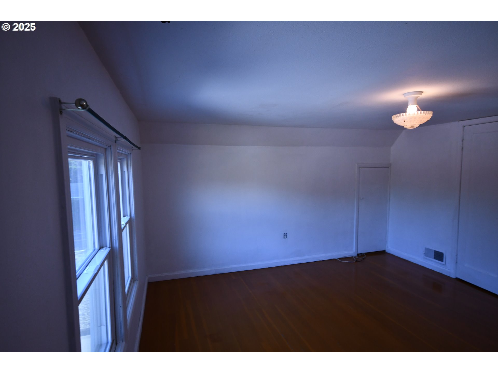 4233 Chenoweth Road The Dalles, OR 97058 - Photo 39 of 46 a view of an empty room and a window