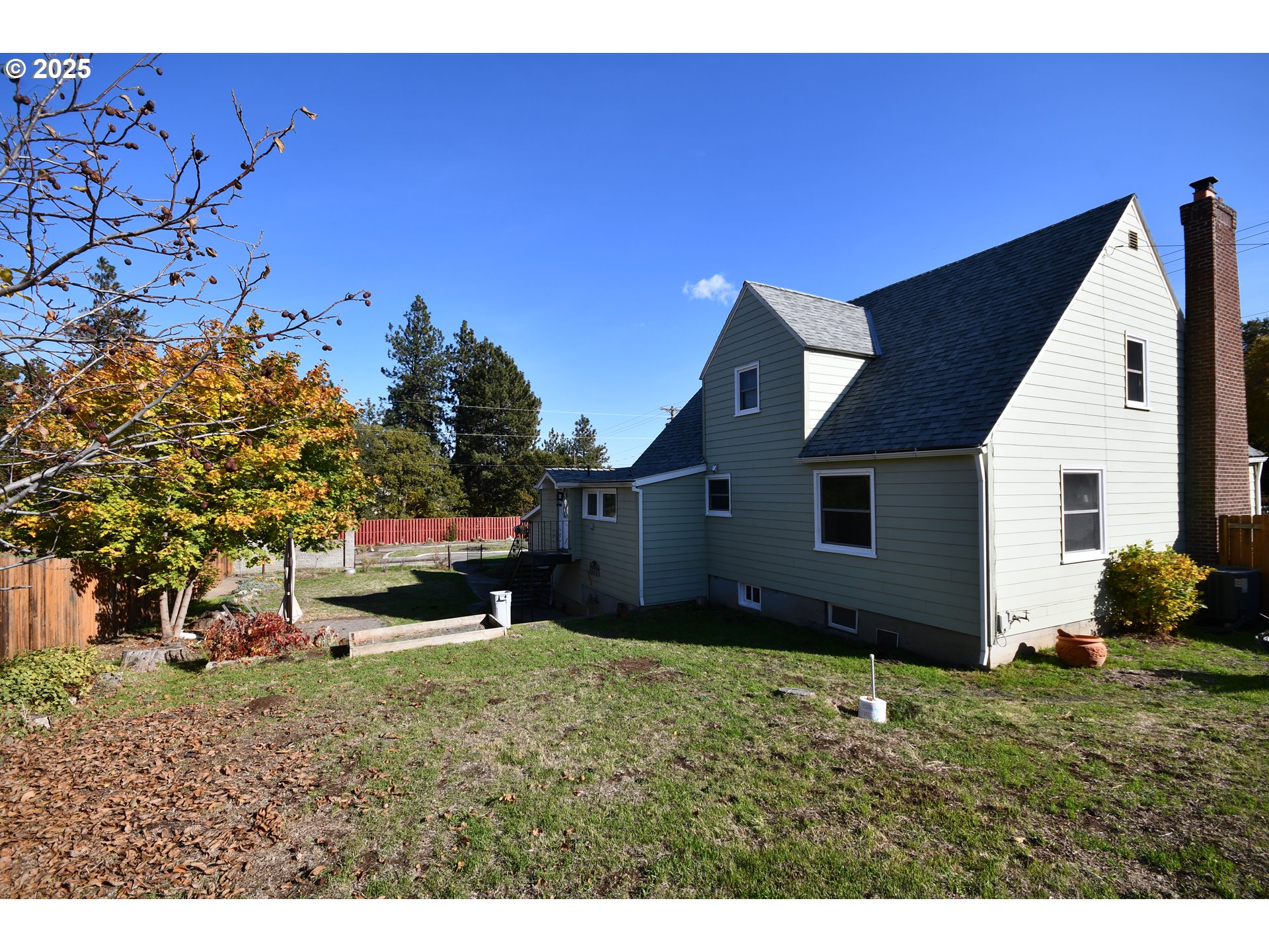 4233 Chenoweth Road The Dalles, OR 97058 - Photo 43 of 46 a backyard of a house with lots of green space