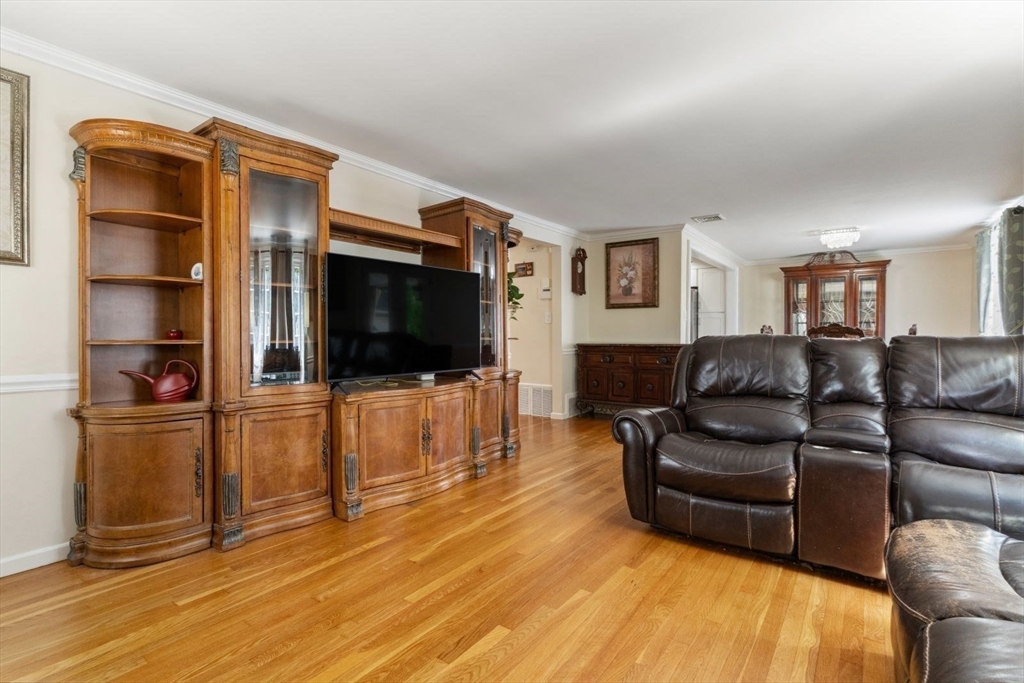 560 Worcester Street Wellesley, MA 02481 - Photo 7 of 37 Gallery Image 7